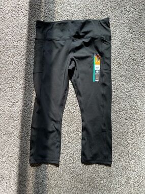 Avia Black Capri Athletic Leggings for Women